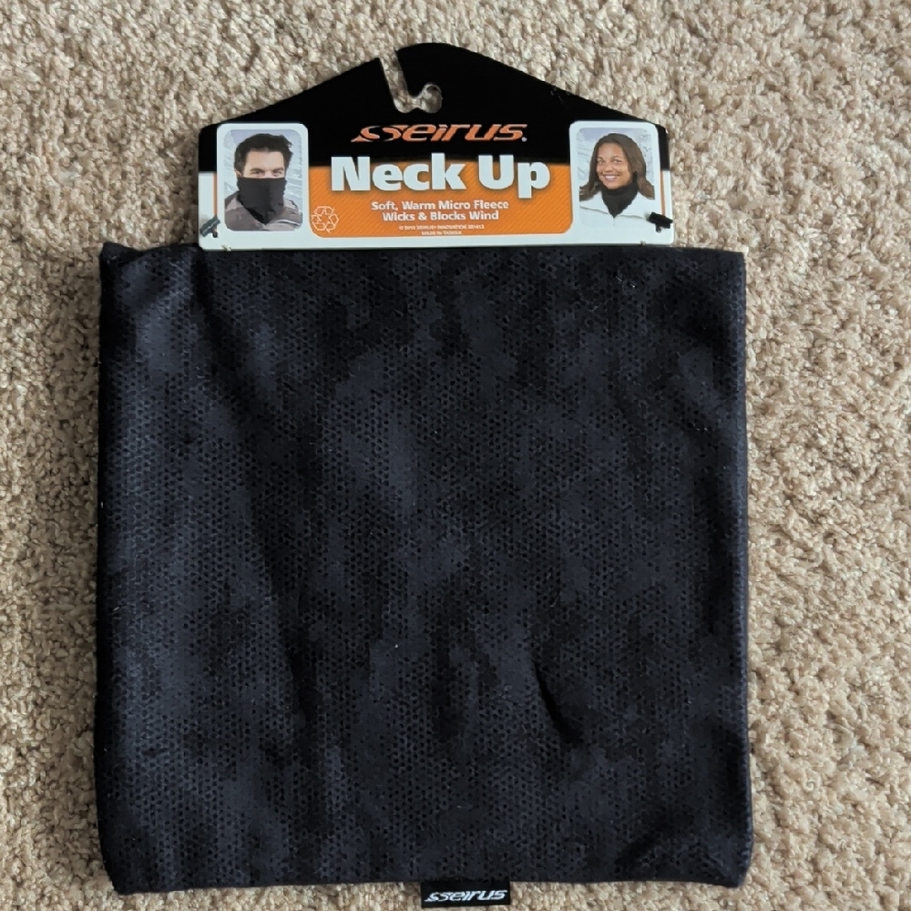 NWT Seirus Neck Gaiter